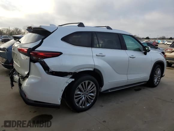 ✅ 2023 Toyota Highlander Hybrid Platinum • VIN: 5TDFARAH5PS016430 • Lot: 43438625. Listed on Copart with 17,104 mi. Free auction sales archive from the USA and detailed vehicle history report at DreamBid. Image 3.