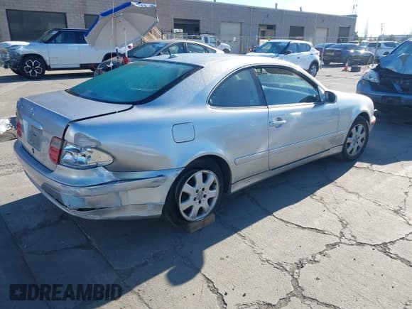 ✅ 2001 Mercedes-Benz CLK 320/430 • VIN: WDBLJ65G21T085022 • Lot: 43552659. Wystawiony na IAAI z przebiegiem 164 737 mil. Bezpłatny archiwum sprzedaży aukcyjnych z USA i szczegółowy raport historii pojazdu na DreamBid. Zdjęcie 4.