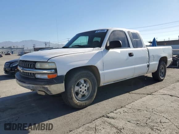 ✅ 2000 Chevrolet Silverado 1500 LS • VIN: 2GCEC19T4Y1327095 • Лот: 92128885. Опубликован ранее на Copart с пробегом 232 531 миль. Бесплатный доступ к архиву аукционных продаж из США и подробный отчёт об истории автомобиля на DreamBid. Изображение 1.