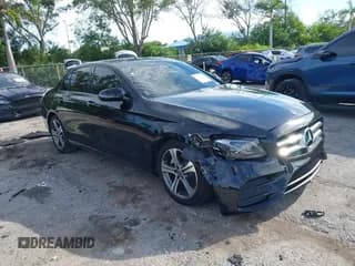 ✅ 2019 Mercedes-Benz E 300 • VIN: WDDZF4JB9KA581708 • Lot: 43133744. Wystawiony na IAAI z przebiegiem 111 984 mil. Bezpłatny archiwum sprzedaży aukcyjnych z USA i szczegółowy raport historii pojazdu na DreamBid. Zdjęcie 1.
