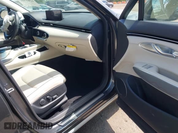 ✅ 2022 Genesis GV70 2.5T • VIN: KMUMADTB8NU067347 • Lot: 42977602. Listed on IAAI with 29,008 mi. Free auction sales archive from the USA and detailed vehicle history report at DreamBid. Image 5.