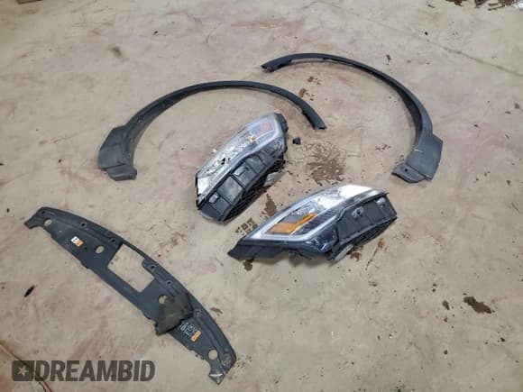 ✅ 2018 Ford Police Interceptor Utility • VIN: 1FM5K8AR2JGC74087 • Lot: 49157085. Wystawiony na Copart z przebiegiem 101 768 mil. Bezpłatny archiwum sprzedaży aukcyjnych z USA i szczegółowy raport historii pojazdu na DreamBid. Zdjęcie 13.