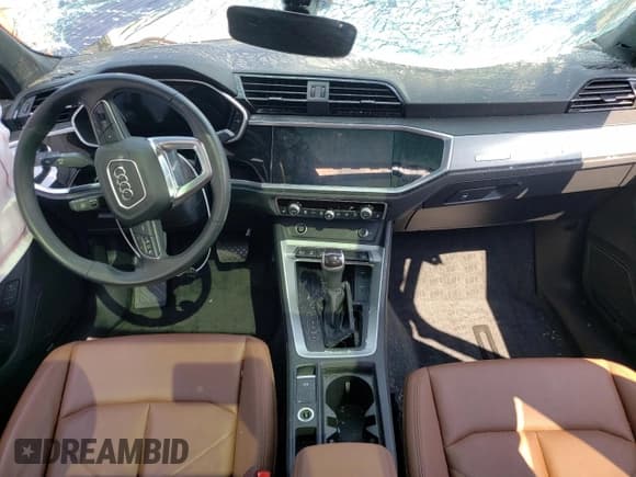 ✅ 2023 Audi Q3 S line Premium Plus • VIN: WA1EECF38P1031523 • Lot: 69147245. Wystawiony na Copart z przebiegiem 20 591 mil. Bezpłatny archiwum sprzedaży aukcyjnych z USA i szczegółowy raport historii pojazdu na DreamBid. Zdjęcie 8.