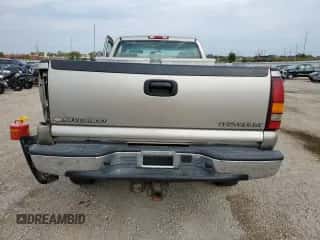 2002 Chevrolet Silverado 2500HD LS z VIN 1GCHK24UX2E122182, wystawiony jako Copart lot #86616065 z przebiegiem 78 514 mil mil oraz Szkoda całkowita • Salvage title. Historia ofert i sprzedaży dostępna na DreamBid. Obrazek 6.