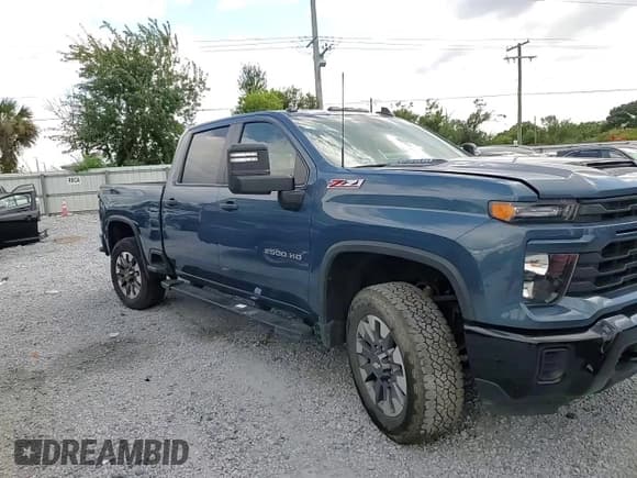 ✅ 2024 Chevrolet Silverado 2500HD Custom • VIN: 1GC4YME7XRF315468 • Лот: 81867015. Опубликован ранее на Copart с пробегом 87 233 миль. Бесплатный доступ к архиву аукционных продаж из США и подробный отчёт об истории автомобиля на DreamBid. Изображение 13.