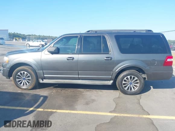 ✅ 2017 Ford Expedition Max XLT • VIN: 1FMJK1HT5HEA11864 • Lot: 43197672. Wystawiony na IAAI z przebiegiem 171 984 mil. Bezpłatny archiwum sprzedaży aukcyjnych z USA i szczegółowy raport historii pojazdu na DreamBid. Zdjęcie 14.