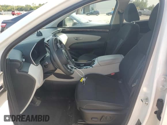 ✅ 2023 Hyundai Tucson SEL • VIN: 5NMJBCAE2PH191991 • Lot: 71807395. Wystawiony na Copart z przebiegiem 79 610 mil. Bezpłatny archiwum sprzedaży aukcyjnych z USA i szczegółowy raport historii pojazdu na DreamBid. Zdjęcie 7.