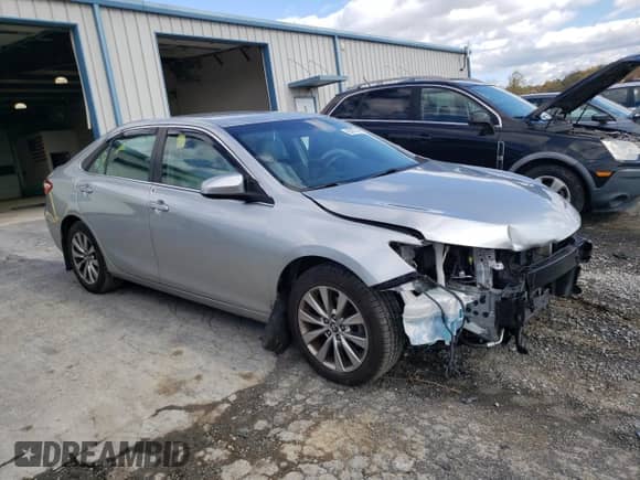 2016 Toyota Camry LE z VIN 4T4BF1FK9GR524564, wystawiony jako Copart lot #85877445 z przebiegiem 114 858 mil mil oraz Szkoda całkowita • Salvage title. Historia ofert i sprzedaży dostępna na DreamBid. Obrazek 4.