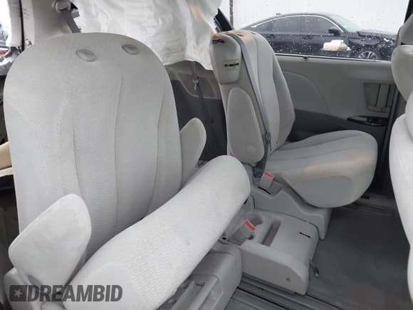 ✅ 2013 Toyota Sienna LE • VIN: 5TDKK3DC7DS359325 • Lot: 43704862. Listed on IAAI with 78,896 mi. Free auction sales archive from the USA and detailed vehicle history report at DreamBid. Image 8.