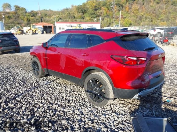 ✅ 2019 Chevrolet Blazer • VIN: 3GNKBHRS7KS615492 • Lot: 43548336. Listed on IAAI with 102,142 mi. Free auction sales archive from the USA and detailed vehicle history report at DreamBid. Image 3.