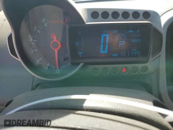 2012 Chevrolet Sonic LT z VIN 1G1JC5SB6C4222278, wystawiony jako Copart lot #57499805 z przebiegiem 151 199 mil mil oraz Nie do naprawy • Non repairable. Historia ofert i sprzedaży dostępna na DreamBid. Obrazek 9.