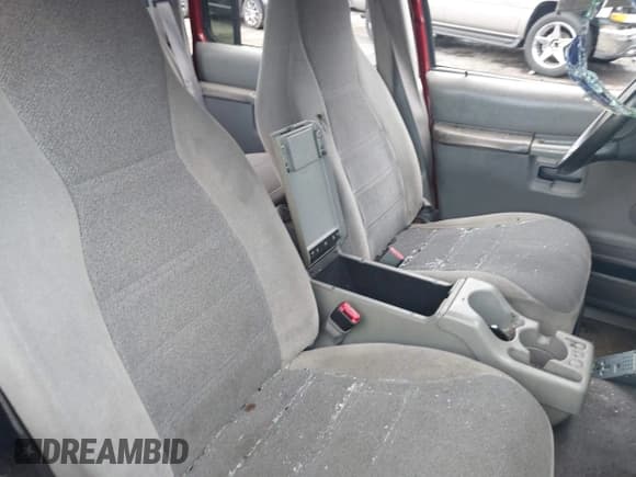 ✅ 1999 Ford Explorer XL • VIN: 1FMZU34X2XUC71399 • Лот: 42350714. Опубликован ранее на IAAI с пробегом Не указан. Бесплатный доступ к архиву аукционных продаж из США и подробный отчёт об истории автомобиля на DreamBid. Изображение 5.