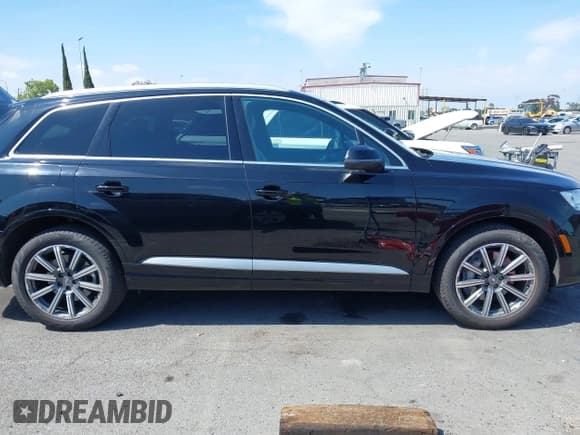 ✅ 2019 Audi Q7 Premium Plus • VIN: WA1LHAF78KD025573 • Lot: 42173645. Wystawiony na IAAI z przebiegiem 45 809 mil. Bezpłatny archiwum sprzedaży aukcyjnych z USA i szczegółowy raport historii pojazdu na DreamBid. Zdjęcie 13.