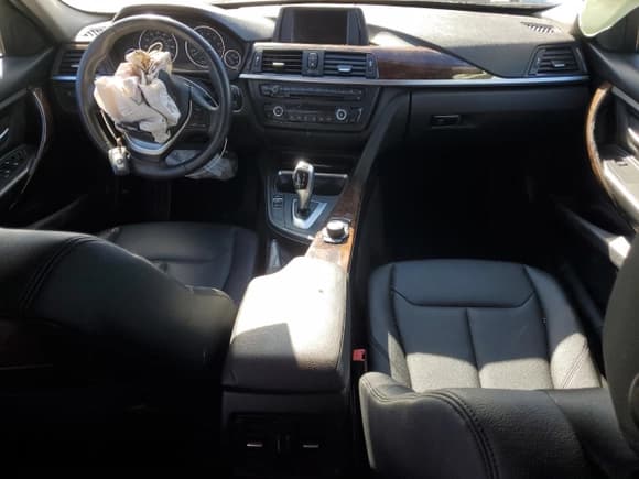 ✅ 2015 BMW 3 Series 328i • VIN: WBA3A5G58FNS87752 • Lot: 47918325. Wystawiony na Copart z przebiegiem 107 034 mil. Bezpłatny archiwum sprzedaży aukcyjnych z USA i szczegółowy raport historii pojazdu na DreamBid. Zdjęcie 8.