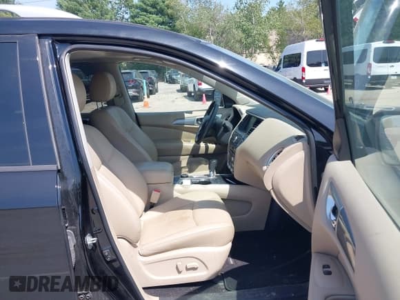 ✅ 2018 Nissan Pathfinder SL • VIN: 5N1DR2MM0JC604773 • Lot: 42819184. Wystawiony na IAAI z przebiegiem 216 384 mil. Bezpłatny archiwum sprzedaży aukcyjnych z USA i szczegółowy raport historii pojazdu na DreamBid. Zdjęcie 5.