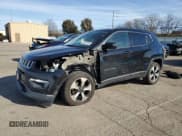 ✅ 2018 Jeep Compass Latitude • VIN: 3C4NJDBB4JT251634 • Lot: 92837505. Wystawiony na Copart z przebiegiem 102 886 mil. Bezpłatny archiwum sprzedaży aukcyjnych z USA i szczegółowy raport historii pojazdu na DreamBid. Zdjęcie 1.