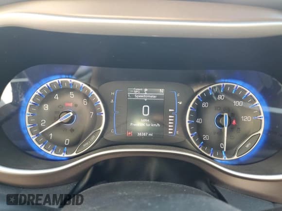 ✅ 2023 Chrysler Voyager LX • VIN: 2C4RC1CGXPR568267 • Lot: 81975925. Wystawiony na Copart z przebiegiem 38 387 mil. Bezpłatny archiwum sprzedaży aukcyjnych z USA i szczegółowy raport historii pojazdu na DreamBid. Zdjęcie 9.