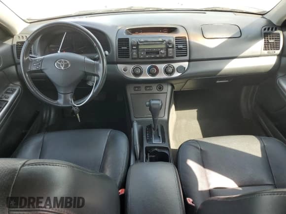 ✅ 2005 Toyota Camry SE • VIN: 4T1BA30K55U068962 • Lot: 82045925. Wystawiony na Copart z przebiegiem 230 478 mil. Bezpłatny archiwum sprzedaży aukcyjnych z USA i szczegółowy raport historii pojazdu na DreamBid. Zdjęcie 8.