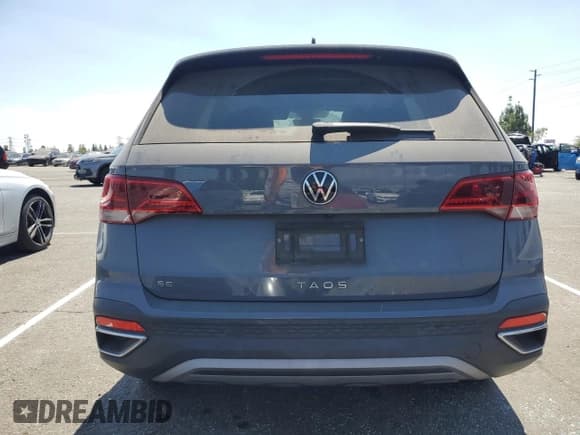 ✅ 2022 Volkswagen Taos SE • VIN: 3VVLX7B26NM081155 • Lot: 71908015. Wystawiony na Copart z przebiegiem 69 831 mil. Bezpłatny archiwum sprzedaży aukcyjnych z USA i szczegółowy raport historii pojazdu na DreamBid. Zdjęcie 6.