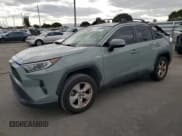 ✅ 2020 Toyota RAV4 Hybrid XLE • VIN: JTMRWRFVXLD063715 • Lot: 92243535. Wystawiony na Copart z przebiegiem 72 651 mil. Bezpłatny archiwum sprzedaży aukcyjnych z USA i szczegółowy raport historii pojazdu na DreamBid. Zdjęcie 1.