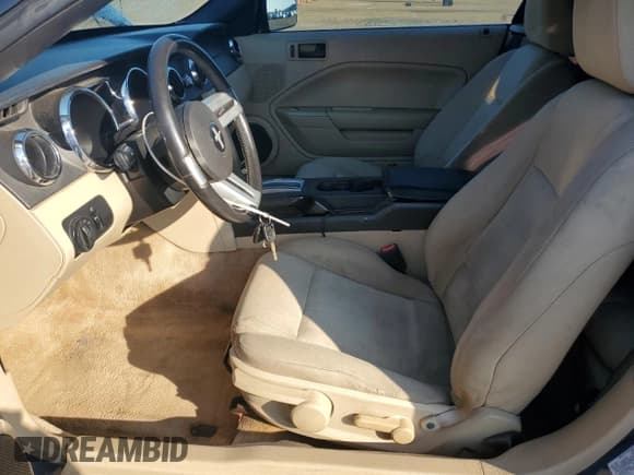 ✅ 2007 Ford Mustang Deluxe • VIN: 1ZVFT84N075280423 • Lot: 82774525. Listed on Copart with 193,579 mi. Free auction sales archive from the USA and detailed vehicle history report at DreamBid. Image 7.