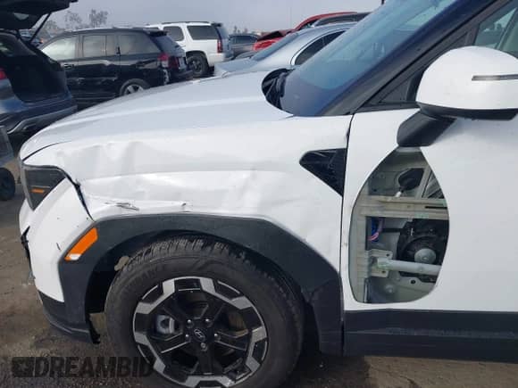 2025 Hyundai Santa Fe SEL z VIN 5NMP24GL0SH076658, wystawiony jako IAAI lot #43616886 z przebiegiem 5 183 mil mil oraz . Historia ofert i sprzedaży dostępna na DreamBid. Obrazek 6.