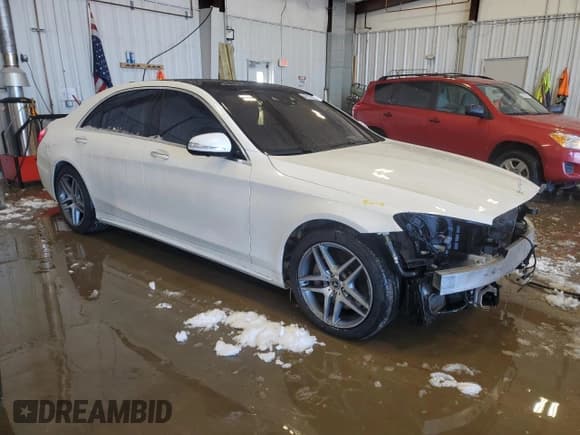 ✅ 2020 Mercedes-Benz S 560 • VIN: W1KUG8GB6LA556031 • Lot: 45177125. Wystawiony na Copart z przebiegiem 53 593 mil. Bezpłatny archiwum sprzedaży aukcyjnych z USA i szczegółowy raport historii pojazdu na DreamBid. Zdjęcie 4.