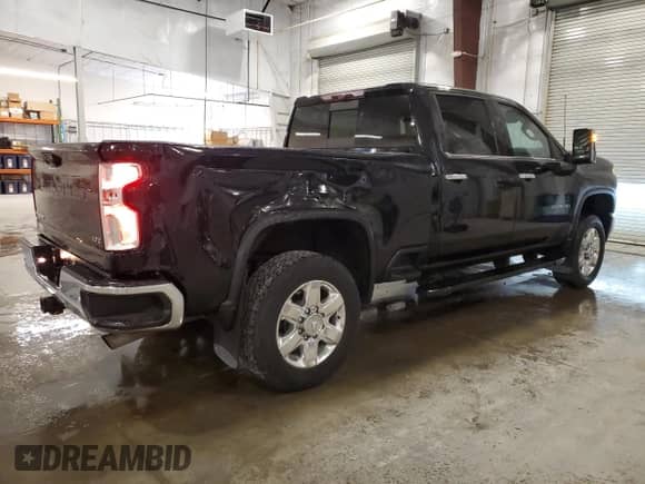 2020 Chevrolet Silverado 3500HD LTZ with VIN 1GC4YUE75LF153725, listed as a Copart auction lot 89548235 with 33,241 mi miles and Salvage title. Bid and sale history available at DreamBid. Image 3.