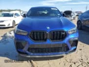 ✅ 2022 BMW X6 M • VIN: 5YMCY0C06N9M63613 • Lot: 80464644. Wystawiony na Copart z przebiegiem 16 762 mil. Bezpłatny archiwum sprzedaży aukcyjnych z USA i szczegółowy raport historii pojazdu na DreamBid. Zdjęcie 5.