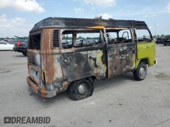 ✅ 1979 Volkswagen Karmann Ghia • VIN: 2392032753 • Lot: 66343995. Wystawiony na Copart z przebiegiem Nie podano. Bezpłatny archiwum sprzedaży aukcyjnych z USA i szczegółowy raport historii pojazdu na DreamBid. Zdjęcie 3.