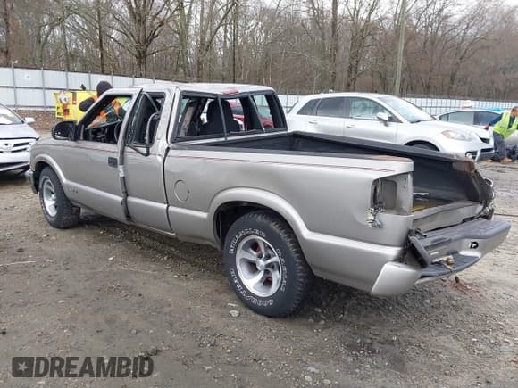 ✅ 2003 Chevrolet S-10 LS • VIN: 1GCCS19X438144296 • Лот: 41717315. Опубликован ранее на IAAI с пробегом 271 041 миль. Бесплатный доступ к архиву аукционных продаж из США и подробный отчёт об истории автомобиля на DreamBid. Изображение 3.