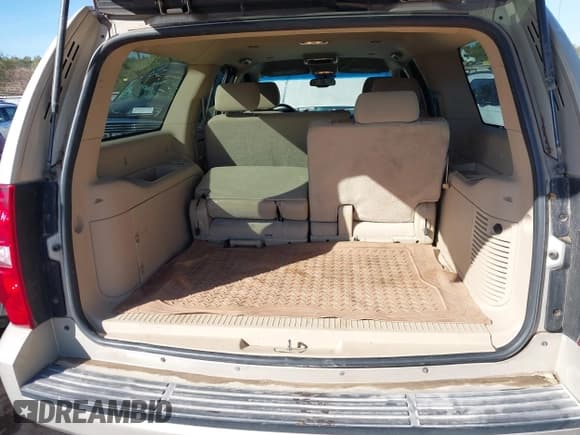 ✅ 2007 Chevrolet Suburban LT • VIN: 3GNFC16J27G294120 • Lot: 43577566. Listed on IAAI with 169,175 mi. Free auction sales archive from the USA and detailed vehicle history report at DreamBid. Image 17.