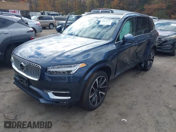 ✅ 2023 Volvo XC90 Plus • VIN: YV4L12PN3P1961295 • Lot: 43534777. Wystawiony na IAAI z przebiegiem Nie podano. Bezpłatny archiwum sprzedaży aukcyjnych z USA i szczegółowy raport historii pojazdu na DreamBid. Zdjęcie 2.