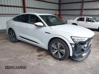 ✅ 2024 Audi Q8 e-tron Sportback S line Premium Plus • VIN: WA1CAAGE2RB024796 • Лот: 43064717. Опубликован ранее на IAAI с пробегом 27 365 миль. Бесплатный доступ к архиву аукционных продаж из США и подробный отчёт об истории автомобиля на DreamBid. Изображение 1.