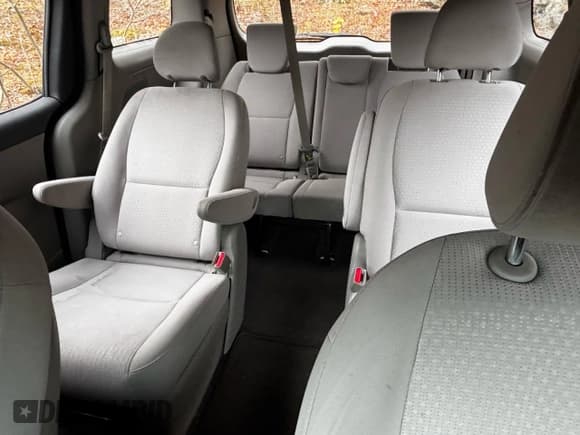 ✅ 2016 Kia Sedona L • VIN: KNDMA5C1XG6173953 • Lot: 91933015. Listed on Copart with 216,627 mi. Free auction sales archive from the USA and detailed vehicle history report at DreamBid. Image 9.