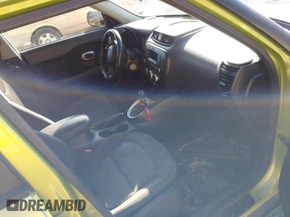 ✅ 2014 Kia Soul • VIN: KNDJN2A21E7708323 • Lot: 43753700. Wystawiony na IAAI z przebiegiem 324 572 mil. Bezpłatny archiwum sprzedaży aukcyjnych z USA i szczegółowy raport historii pojazdu na DreamBid. Zdjęcie 5.