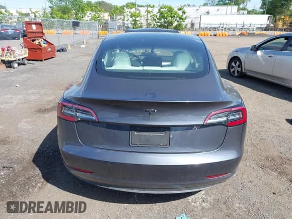 ✅ 2021 Tesla Model 3 Standard Range Plus • VIN: 5YJ3E1EA5MF920820 • Lot: 42295897. Wystawiony na IAAI z przebiegiem 86 421 mil. Bezpłatny archiwum sprzedaży aukcyjnych z USA i szczegółowy raport historii pojazdu na DreamBid. Zdjęcie 16.