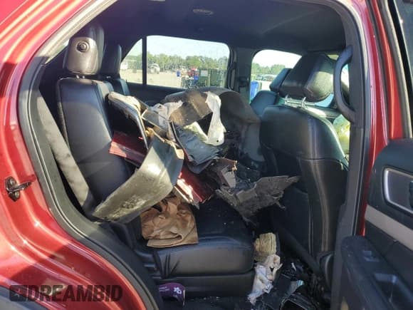 ✅ 2016 Ford Explorer XLT • VIN: 1FM5K8DH0GGA95865 • Lot: 85899765. Wystawiony na Copart z przebiegiem Nie podano. Bezpłatny archiwum sprzedaży aukcyjnych z USA i szczegółowy raport historii pojazdu na DreamBid. Zdjęcie 11.