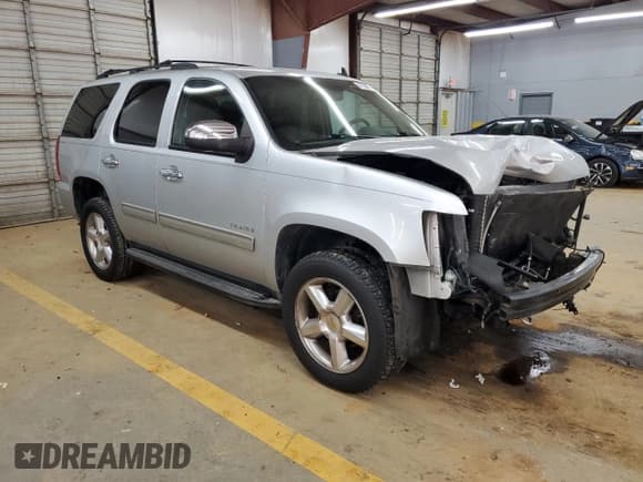 ✅ 2013 Chevrolet Tahoe LT • VIN: 1GNSKBE08DR273901 • Lot: 91366215. Wystawiony na Copart z przebiegiem 301 790 mil. Bezpłatny archiwum sprzedaży aukcyjnych z USA i szczegółowy raport historii pojazdu na DreamBid. Zdjęcie 4.