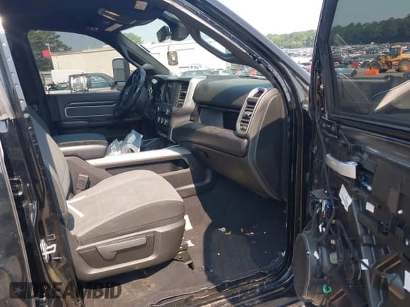 ✅ 2021 Ram 2500 Big Horn • VIN: 3C6UR5DL3MG610847 • Lot: 42298233. Wystawiony na IAAI z przebiegiem 96 420 mil. Bezpłatny archiwum sprzedaży aukcyjnych z USA i szczegółowy raport historii pojazdu na DreamBid. Zdjęcie 5.