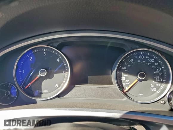 ✅ 2014 Volkswagen Touareg Exec • VIN: WVGEP9BP4ED004709 • Лот: 94182655. Опубликован ранее на Copart с пробегом Не указан. Бесплатный доступ к архиву аукционных продаж из США и подробный отчёт об истории автомобиля на DreamBid. Изображение 9.