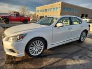 ✅ 2013 Lexus LS 460 • VIN: JTHCL5EF1D5019498 • Lot: 92529605. Wystawiony na Copart z przebiegiem 89 178 mil. Bezpłatny archiwum sprzedaży aukcyjnych z USA i szczegółowy raport historii pojazdu na DreamBid. Zdjęcie 1.