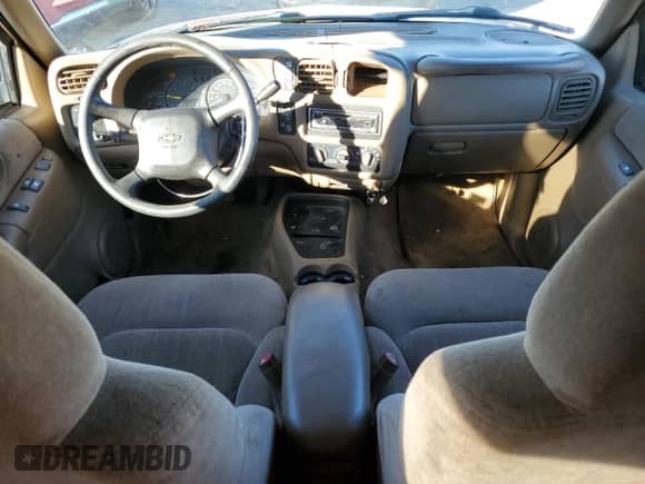 1999 Chevrolet Blazer LS z VIN 1GNCT18W1XK140616, wystawiony jako Copart lot #78567434 z przebiegiem 244 356 mil mil oraz Czysty tytuł • Clean title. Historia ofert i sprzedaży dostępna na DreamBid. Obrazek 8.