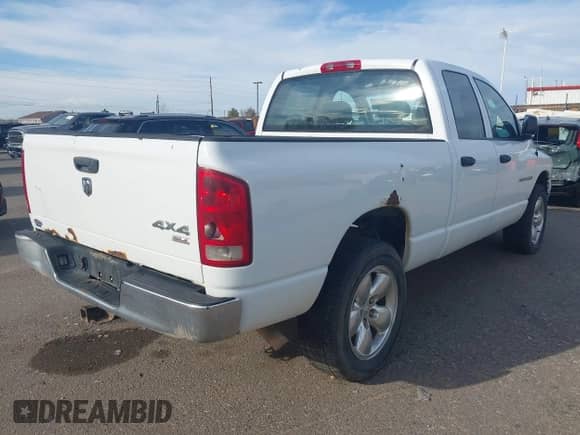 2005 Dodge 1500 SLT z VIN 1D7HU18D85S274987, wystawiony jako IAAI lot #43503427 z przebiegiem 197 197 mil mil oraz . Historia ofert i sprzedaży dostępna na DreamBid. Obrazek 4.