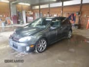 ✅ 2013 Volkswagen Golf GTI Autobahn • VIN: WVWGD7AJ8DW090018 • Лот: 51812285. Опубликован ранее на Copart с пробегом 121 708 миль. Бесплатный доступ к архиву аукционных продаж из США и подробный отчёт об истории автомобиля на DreamBid. Изображение 1.