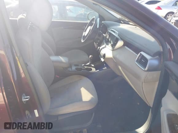 ✅ 2017 Kia Sorento LX • VIN: 5XYPGDA53HG232402 • Lot: 43218293. Listed on IAAI with 149,088 mi. Free auction sales archive from the USA and detailed vehicle history report at DreamBid. Image 5.