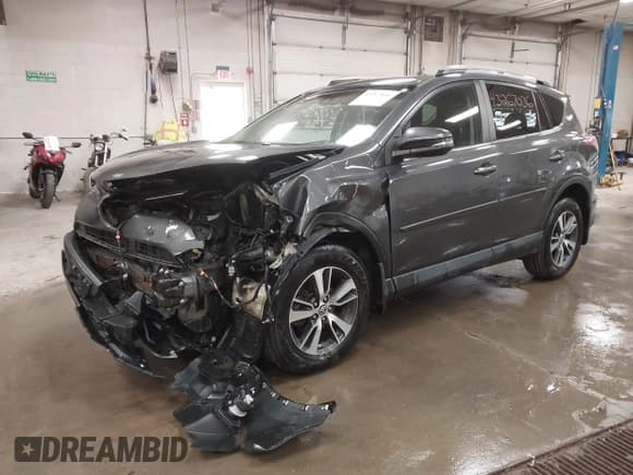 ✅ 2018 Toyota RAV4 XLE • VIN: 2T3RFREV7JW766433 • Лот: 43267036. Опубликован ранее на IAAI с пробегом 97 770 миль. Бесплатный доступ к архиву аукционных продаж из США и подробный отчёт об истории автомобиля на DreamBid. Изображение 2.