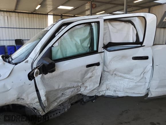 ✅ 2024 Ram 2500 Tradesman • VIN: 3C6UR5HJ3RG152128 • Lot: 59381744. Wystawiony na Copart z przebiegiem Nie podano. Bezpłatny archiwum sprzedaży aukcyjnych z USA i szczegółowy raport historii pojazdu na DreamBid. Zdjęcie 7.