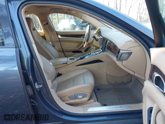 ✅ 2011 Porsche Panamera • VIN: WP0AA2A74BL010234 • Lot: 43715322. Wystawiony na IAAI z przebiegiem 227 410 mil. Bezpłatny archiwum sprzedaży aukcyjnych z USA i szczegółowy raport historii pojazdu na DreamBid. Zdjęcie 5.