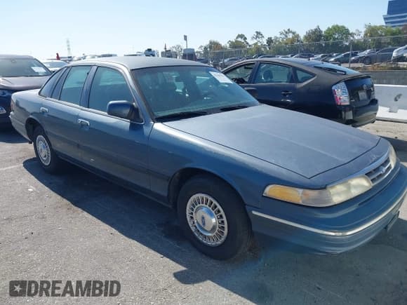 ✅ 1997 Ford Crown Victoria Police • VIN: 2FALP71W1VX199546 • Лот: 42160103. Опубликован ранее на IAAI с пробегом 229 265 миль. Бесплатный доступ к архиву аукционных продаж из США и подробный отчёт об истории автомобиля на DreamBid. Изображение 1.